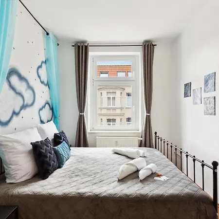 Midnight Sky - Golden Sunrise Appartement